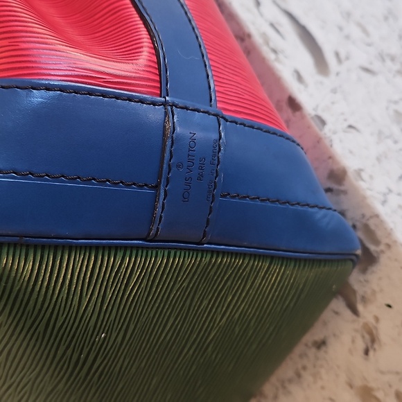 Louis Vuitton Neo Red, Blue and Green Bucket Bag - Limited Edition - Picture 10 of 16